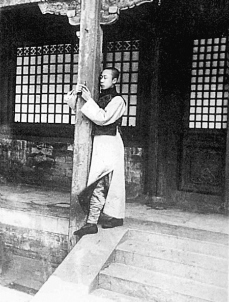 Иллюстрация к книге — В гареме Сына Неба. Жены и наложницы Поднебесной [i_063.jpg]