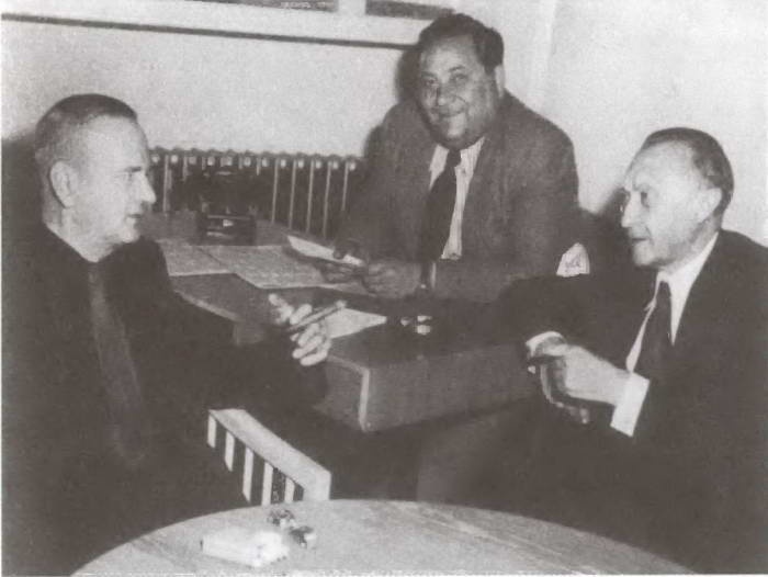 Иллюстрация к книге — Аденауэр. Отец новой Германии [i_030.jpg]