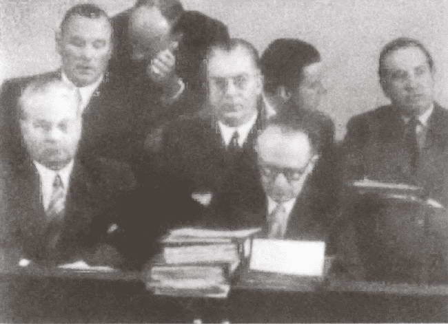 Иллюстрация к книге — Аденауэр. Отец новой Германии [i_035.jpg]