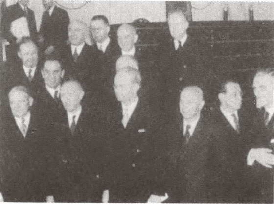 Иллюстрация к книге — Аденауэр. Отец новой Германии [i_041.jpg]