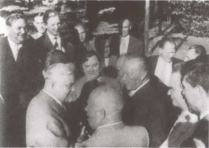 Иллюстрация к книге — Аденауэр. Отец новой Германии [i_042.jpg]