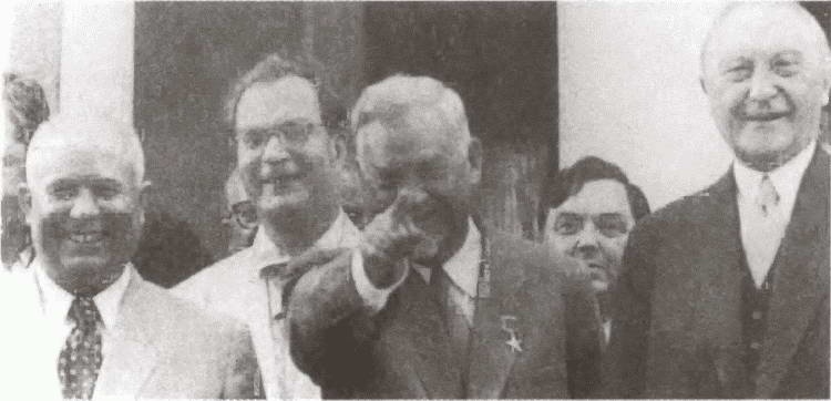 Иллюстрация к книге — Аденауэр. Отец новой Германии [i_043.jpg]