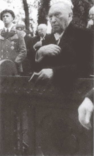 Иллюстрация к книге — Аденауэр. Отец новой Германии [i_044.jpg]