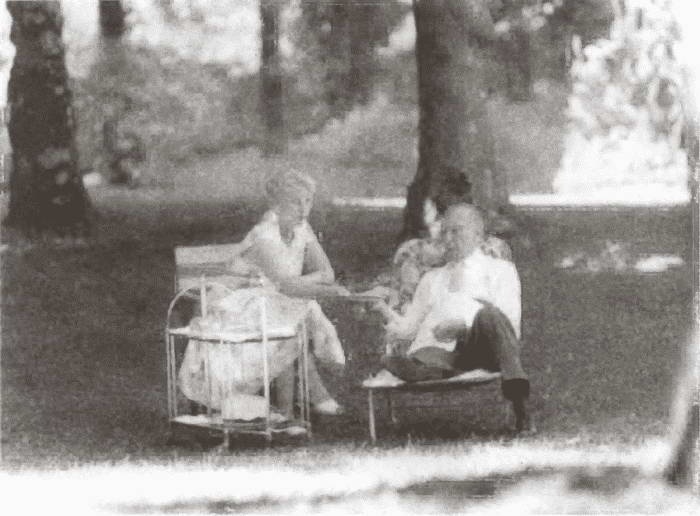 Иллюстрация к книге — Аденауэр. Отец новой Германии [i_059.jpg]