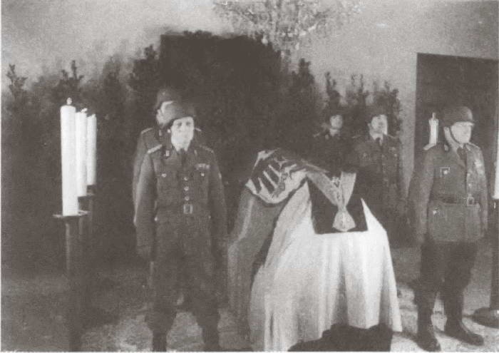 Иллюстрация к книге — Аденауэр. Отец новой Германии [i_062.jpg]