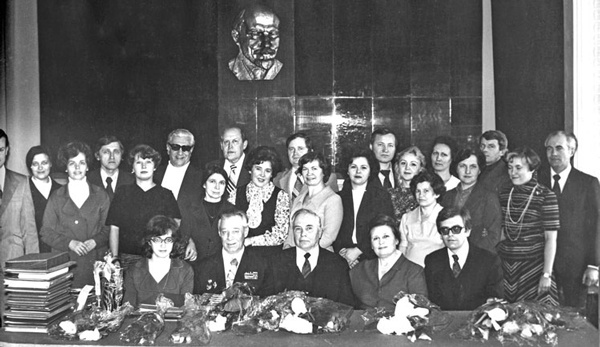 Иллюстрация к книге — Как было на самом деле. Каждая история желает быть рассказанной [i_060.jpg]