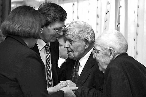 Иллюстрация к книге — Как было на самом деле. Каждая история желает быть рассказанной [i_232.jpg]