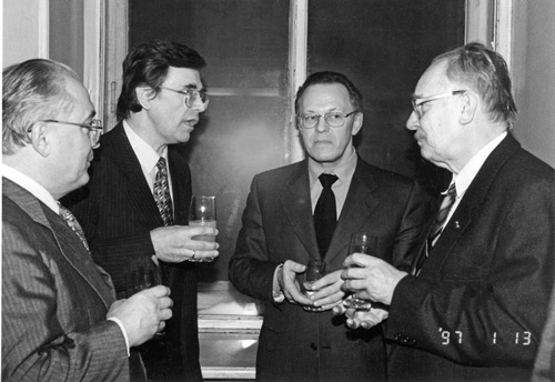 Иллюстрация к книге — Как было на самом деле. Каждая история желает быть рассказанной [i_237.jpg]