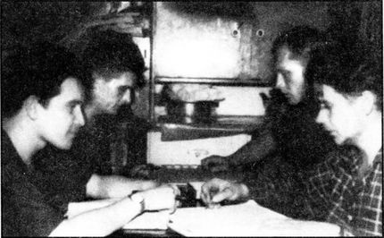 Иллюстрация к книге — Кубинский кризис. Хроника подводной войны [i_012.jpg]