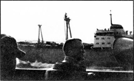 Иллюстрация к книге — Кубинский кризис. Хроника подводной войны [i_015.jpg]