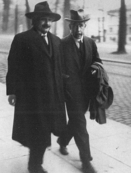 Иллюстрация к книге — Эйнштейн [i_030.jpg]