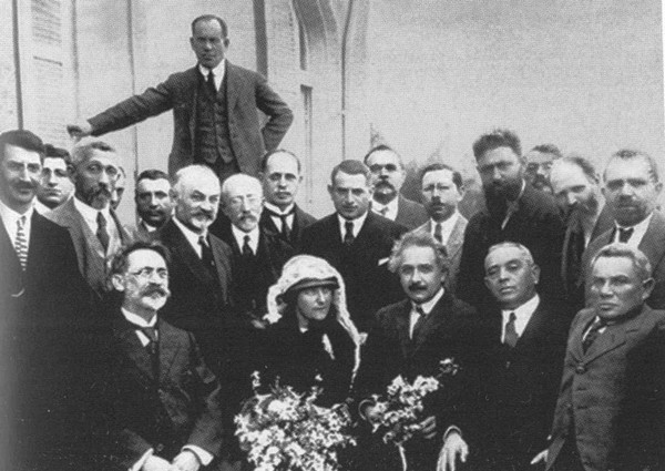 Иллюстрация к книге — Эйнштейн [i_038.jpg]