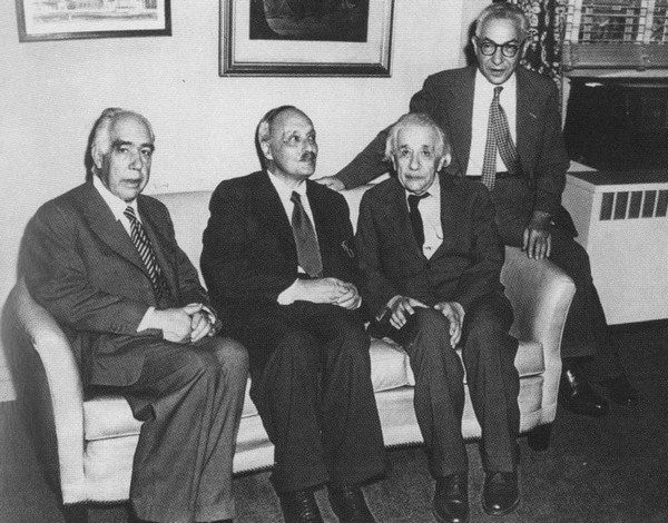 Иллюстрация к книге — Эйнштейн [i_065.jpg]