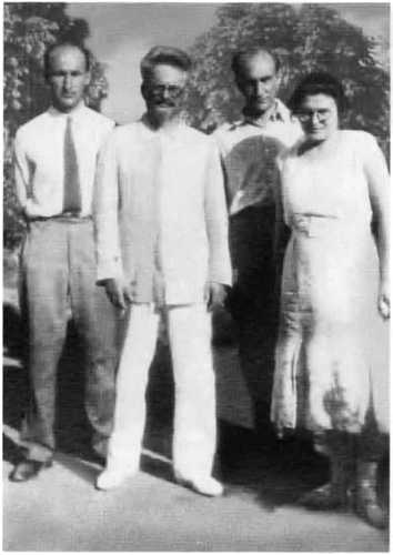 Иллюстрация к книге — Лев Троцкий [i_044.jpg]