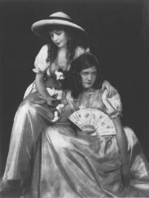 Иллюстрация к книге — Моя жизнь с Чаплином. Интимные воспоминания [i_015.jpg]