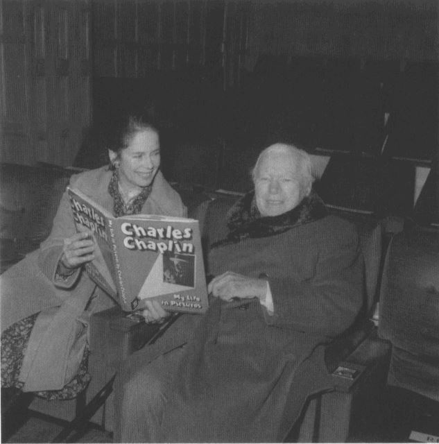 Иллюстрация к книге — Моя жизнь с Чаплином. Интимные воспоминания [i_029.jpg]