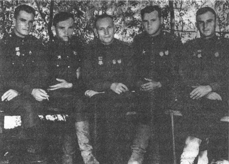 Иллюстрация к книге — Сковать боем! Советские асы против Люфтваффе [img_6.jpg]