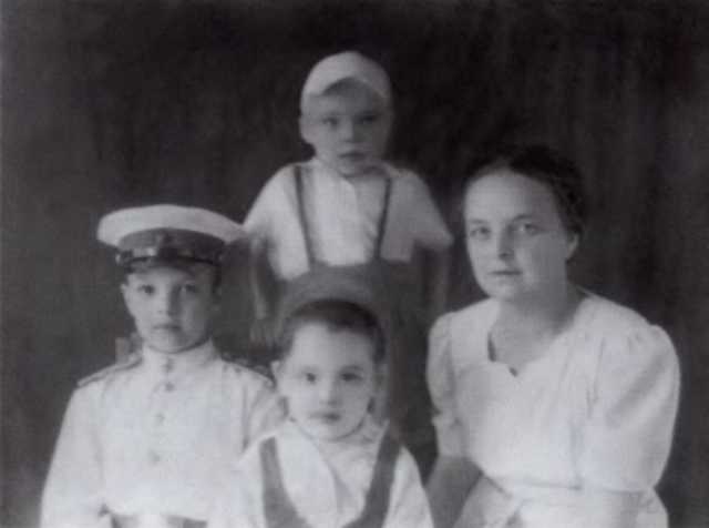 Иллюстрация к книге — Громов [i_005.jpg]