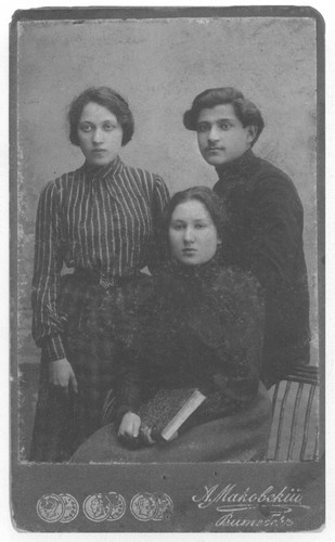 Иллюстрация к книге — Мой век [i_005.jpg]