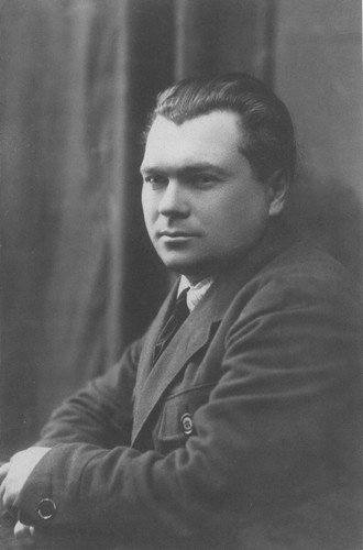 Иллюстрация к книге — Мой век [i_013.jpg]