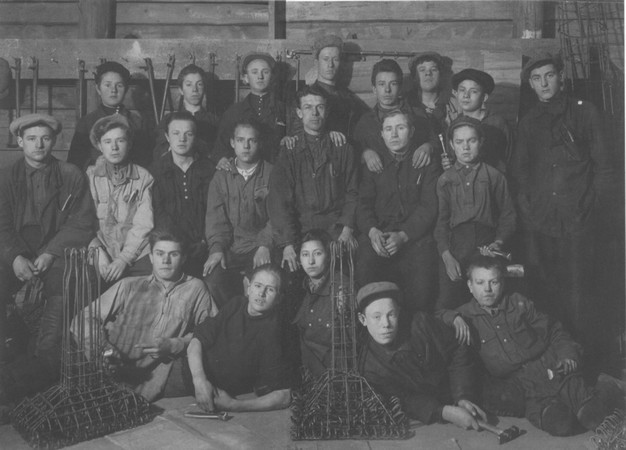 Иллюстрация к книге — Мой век [i_016.jpg]