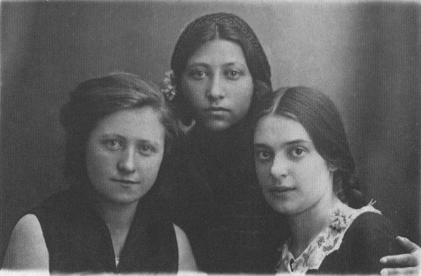 Иллюстрация к книге — Мой век [i_018.jpg]