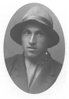 Иллюстрация к книге — Мой век [i_019.jpg]