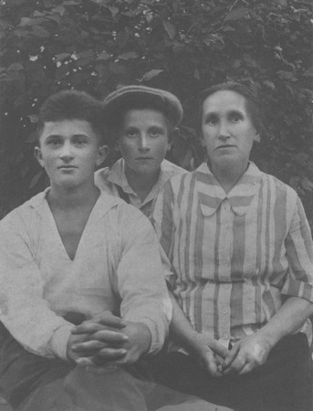 Иллюстрация к книге — Мой век [i_021.jpg]