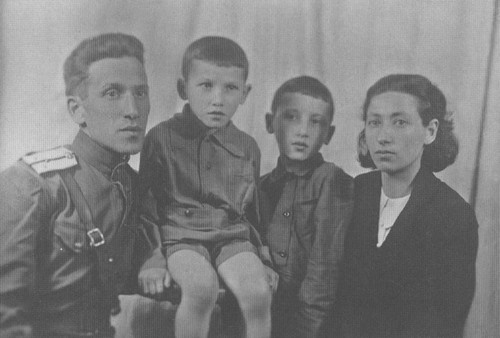 Иллюстрация к книге — Мой век [i_040.jpg]