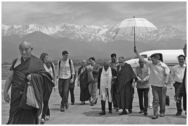 Иллюстрация к книге — Книга радости. Как быть счастливым в меняющемся мире [img_2.jpg]