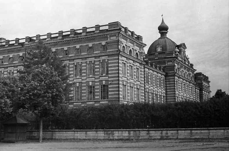 Иллюстрация к книге — Амбарцумян [i_031.jpg]