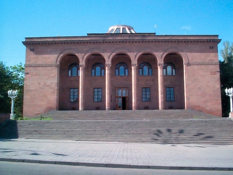 Иллюстрация к книге — Амбарцумян [i_039.jpg]