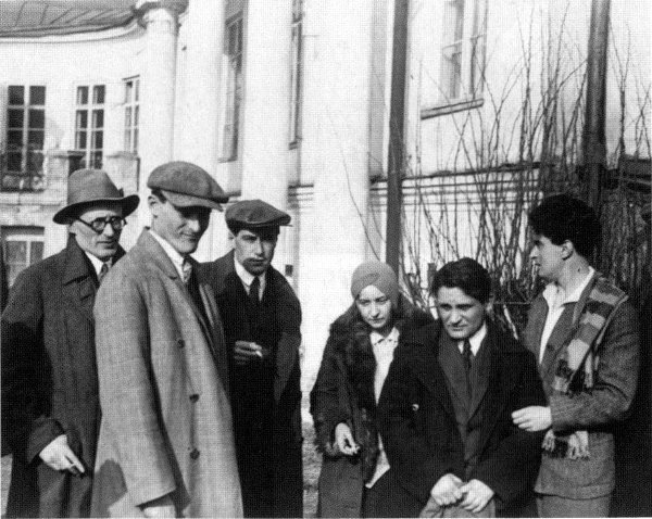 Иллюстрация к книге — Катаев. Погоня за вечной весной [i_045.jpg]