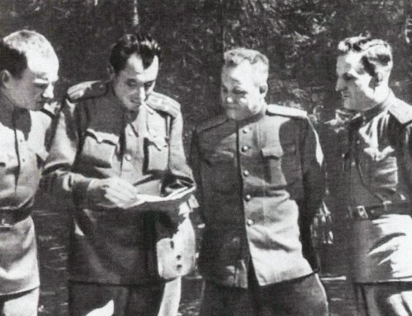 Иллюстрация к книге — Катаев. Погоня за вечной весной [i_057.jpg]