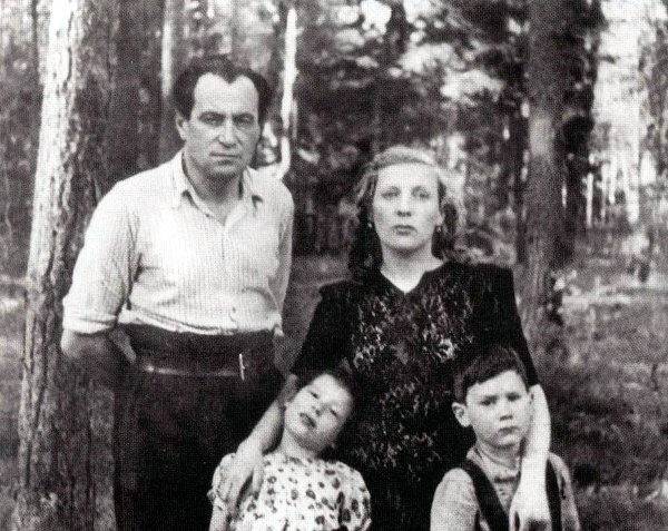 Иллюстрация к книге — Катаев. Погоня за вечной весной [i_059.jpg]