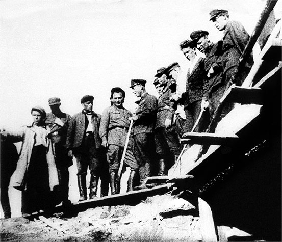 Иллюстрация к книге — Сибирской дальней стороной. Дневник охранника БАМа. 1935-1936 [i_006.jpg]