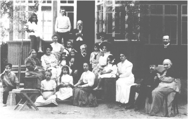 Иллюстрация к книге — Вера (Миссис Владимир Набоков) [i_008.jpg]