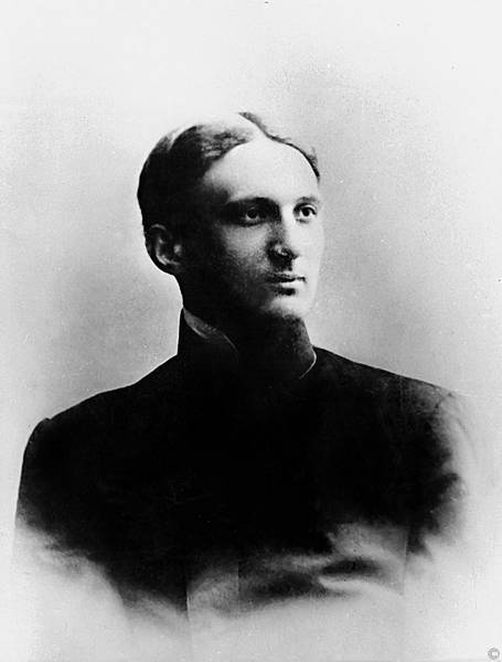 Иллюстрация к книге — Зодчий. Жизнь Николая Гумилева [i_023.jpg]