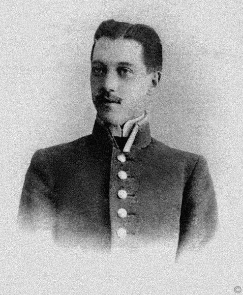 Иллюстрация к книге — Зодчий. Жизнь Николая Гумилева [i_045.jpg]