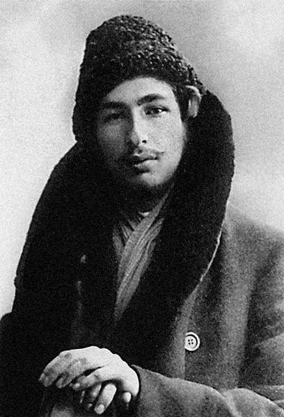 Иллюстрация к книге — Зодчий. Жизнь Николая Гумилева [i_080.jpg]