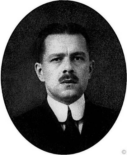 Иллюстрация к книге — Зодчий. Жизнь Николая Гумилева [i_082.jpg]