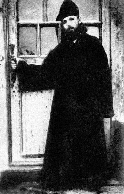 Иллюстрация к книге — Зодчий. Жизнь Николая Гумилева [i_084.jpg]