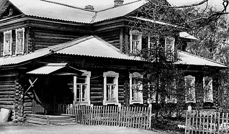 Иллюстрация к книге — Зодчий. Жизнь Николая Гумилева [i_088.jpg]