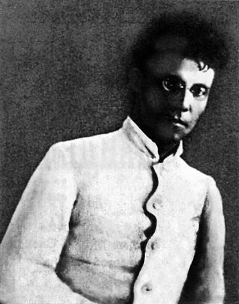 Иллюстрация к книге — Зодчий. Жизнь Николая Гумилева [i_091.jpg]