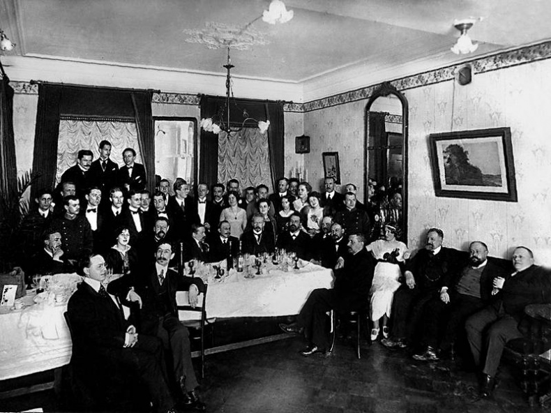 Иллюстрация к книге — Зодчий. Жизнь Николая Гумилева [i_097.jpg]