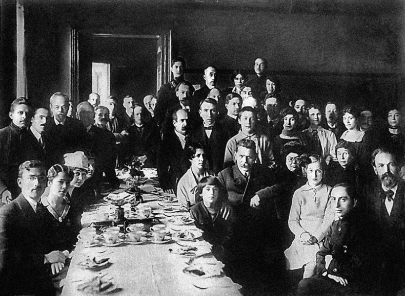 Иллюстрация к книге — Зодчий. Жизнь Николая Гумилева [i_126.jpg]