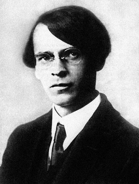 Иллюстрация к книге — Зодчий. Жизнь Николая Гумилева [i_132.jpg]