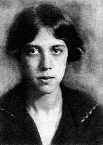 Иллюстрация к книге — Зодчий. Жизнь Николая Гумилева [i_138.jpg]