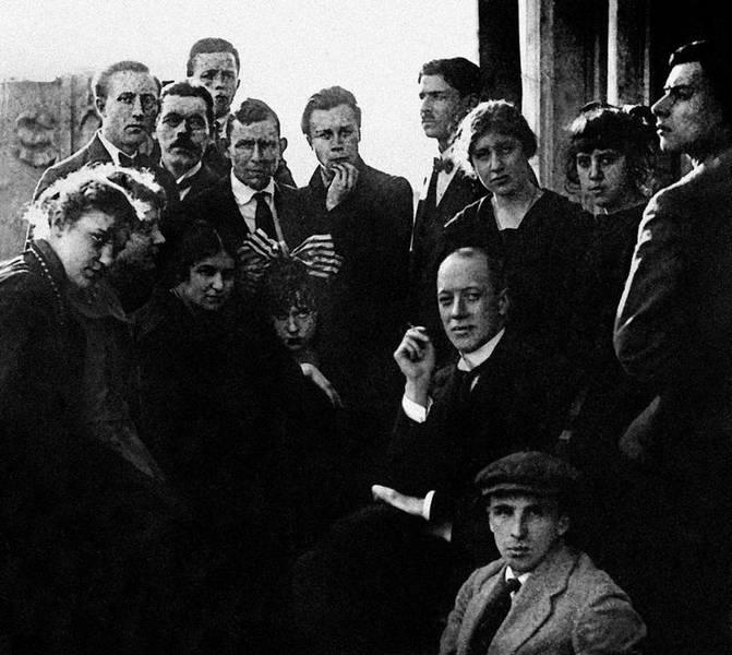 Иллюстрация к книге — Зодчий. Жизнь Николая Гумилева [i_142.jpg]