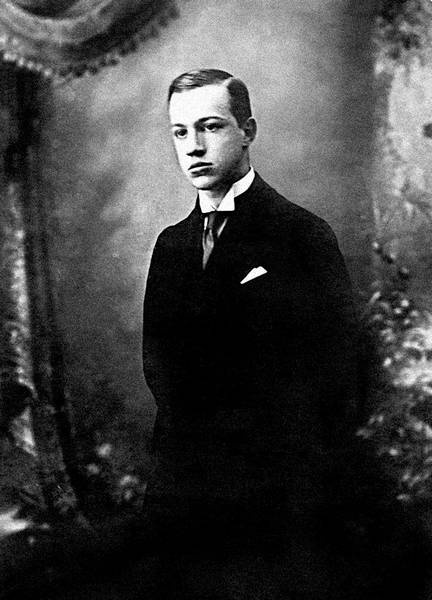 Иллюстрация к книге — Зодчий. Жизнь Николая Гумилева [i_157.jpg]